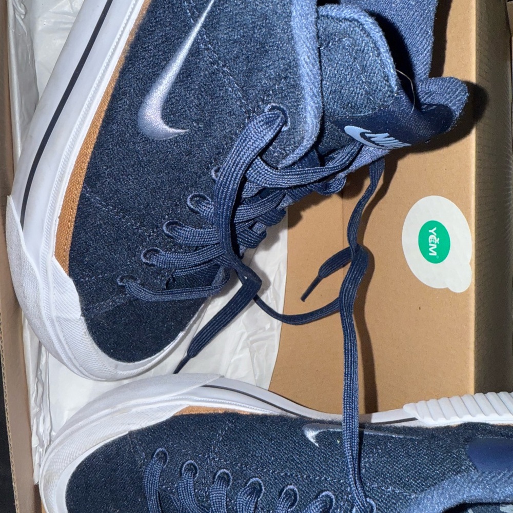 Nike Women's Navy Blue Sneakers - Picture 4 of 5